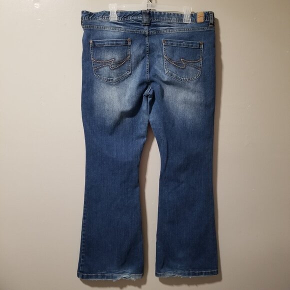 Maurices Mollie Flare Distressed Jeans 17/18 Regular - Picture 8 of 9